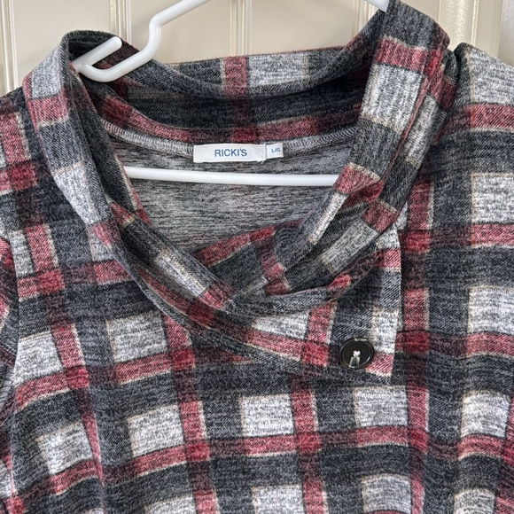 Ricki’s Tunic style Plaid Top - Picture 2 of 3